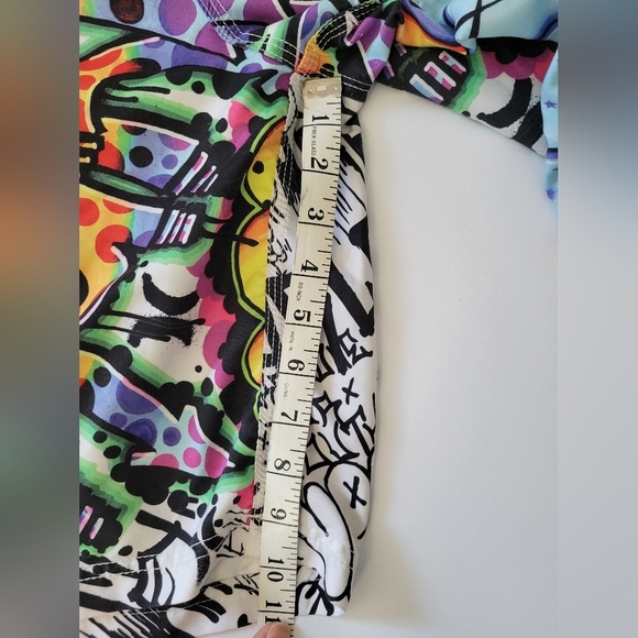 Hurley Vibrant Graffiti-Print Skater Summer Vacation Maximalist Board Shorts - Picture 4 of 9